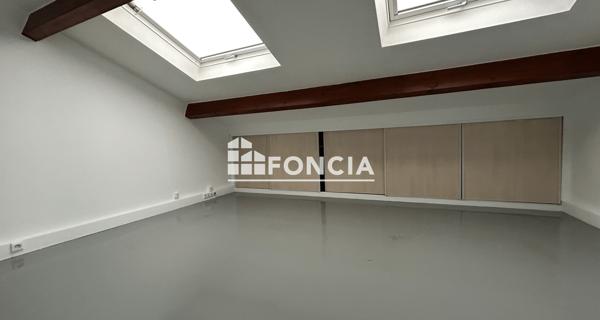 Location Local commercial 5 pièces 67.11 m² - Chatou 78400