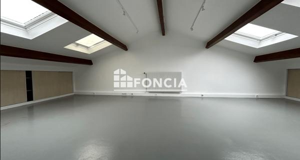 Location Local commercial 5 pièces 67.11 m² - Chatou 78400