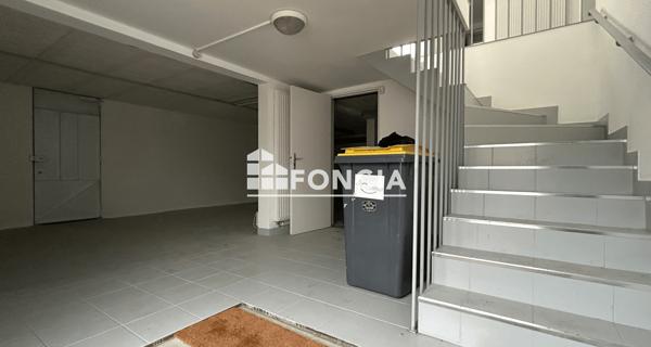 Location Local commercial 5 pièces 67.11 m² - Chatou 78400