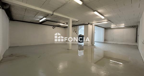 Location Local commercial 5 pièces 67.11 m² - Chatou 78400