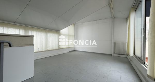 Location Local commercial 5 pièces 67.11 m² - Chatou 78400