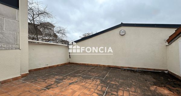 Location Local commercial 5 pièces 67.11 m² - Chatou 78400