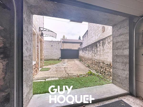 Maison Ancienne avec Cachet 3 Chs + Garage et Cour - 71570 LA CHAPELLE DE GUINCHAY