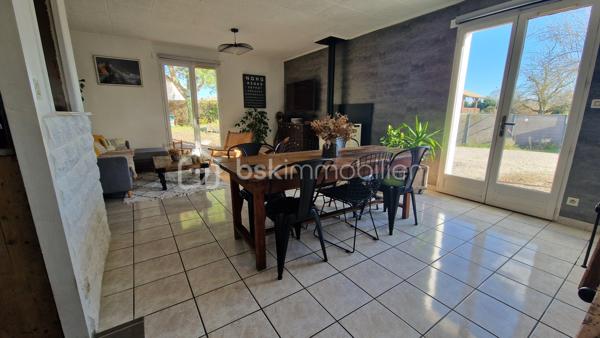 Venez découvrir dans les Landes cette maison à 20 minutes de l'océan !!!!
Vous recherchez commodités et calme, elle est pour vous .
Elle se compose d'une cuisine semi-ouverte sur le salon/salle à manger. 
Trois chambres côté salle de bain et douche. Avec un WC séparé.
A l'opposé se trouve la quatrième chambre avec salle d'eau  et wc, un petit cocon pour cette chambre parentale.
Poêle à granulés, climatisation et panneaux solaire complètent ce bien.
Sur l'extérieur, un jardin avec un bassin et une terrasse. Vous pouvez garer plusieurs voitures à l'intérieur.
Maternelle, primaire et collège sont autour de cette ravissante maison.

Bus pour aller sur la plage.....

votre conseillère Florence Brian
Contactez-moi : 06/73/77/95/35.  7jours/7