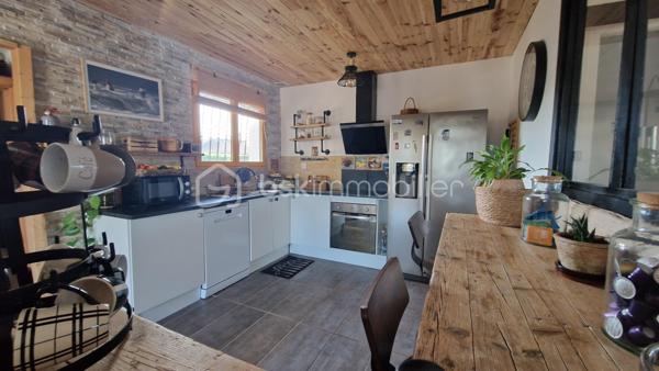 Venez découvrir dans les Landes cette maison à 20 minutes de l'océan !!!!
Vous recherchez commodités et calme, elle est pour vous .
Elle se compose d'une cuisine semi-ouverte sur le salon/salle à manger. 
Trois chambres côté salle de bain et douche. Avec un WC séparé.
A l'opposé se trouve la quatrième chambre avec salle d'eau  et wc, un petit cocon pour cette chambre parentale.
Poêle à granulés, climatisation et panneaux solaire complètent ce bien.
Sur l'extérieur, un jardin avec un bassin et une terrasse. Vous pouvez garer plusieurs voitures à l'intérieur.
Maternelle, primaire et collège sont autour de cette ravissante maison.

Bus pour aller sur la plage.....

votre conseillère Florence Brian
Contactez-moi : 06/73/77/95/35.  7jours/7