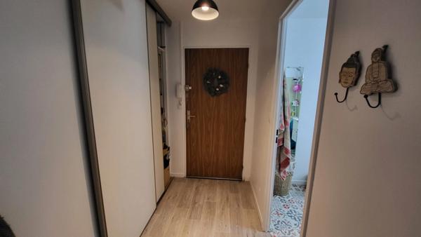 BEL APPARTEMENT T2 - SAINT AVERTIN - CUISINE OUVERTE - SEJOUR LUMINEUX - BALCON