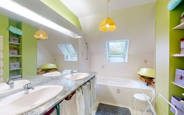 Maison à vendre    5 pièces •  Le Monastère