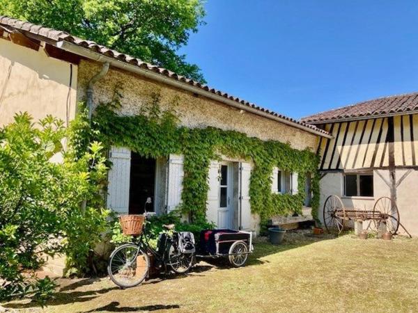 SUPERBE PROPRIETE AVEC GITE ET PISCINE SUR 13554 m2