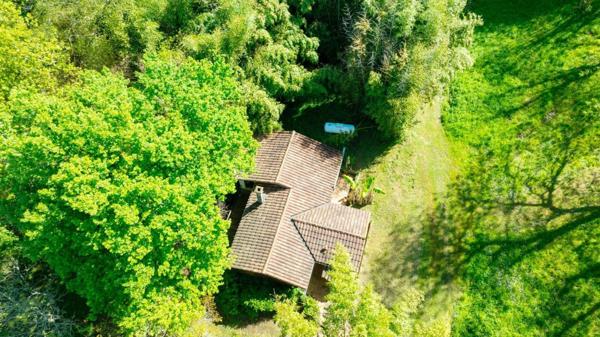 SUPERBE PROPRIETE AVEC GITE ET PISCINE SUR 13554 m2