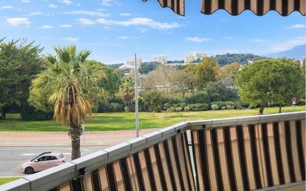 Appartement à vendre    2 pièces •  Cagnes-sur-Mer