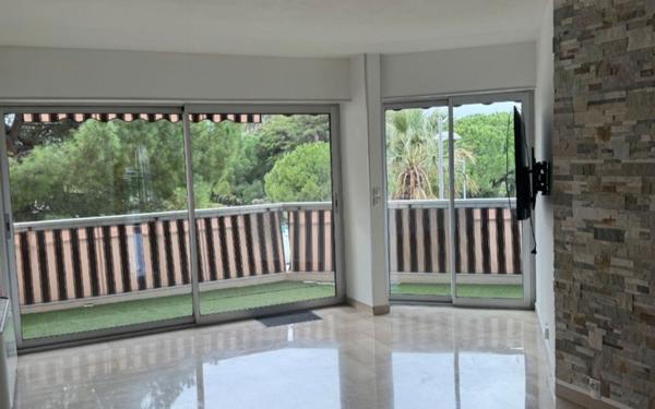 Appartement à vendre    2 pièces •  Cagnes-sur-Mer
