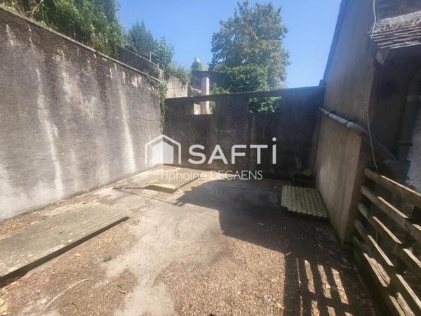 Maison Atypique sur 3 niveaux, Hyper centre, ideal investisseur ou 1er Achat. Travaux a Prévoir.