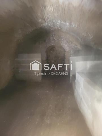 Maison Atypique sur 3 niveaux, Hyper centre, ideal investisseur ou 1er Achat. Travaux a Prévoir.