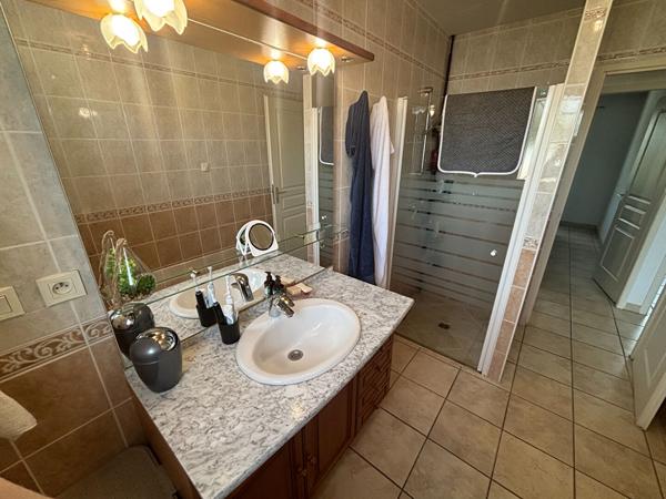 Maison A louer  plain pied 3 chambres jardin clos Pouydesseaux 15min de Mont de Marsan