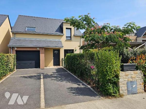Cancale, proches commerces, maison de 2021, avec possibilité de 3 logements. Au  rez-de-chaussé...