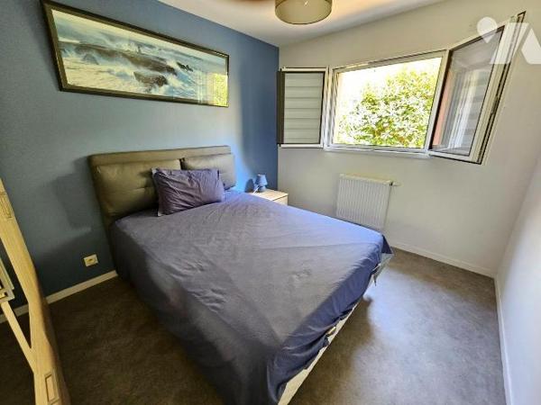Cancale, proches commerces, maison de 2021, avec possibilité de 3 logements. Au  rez-de-chaussé...