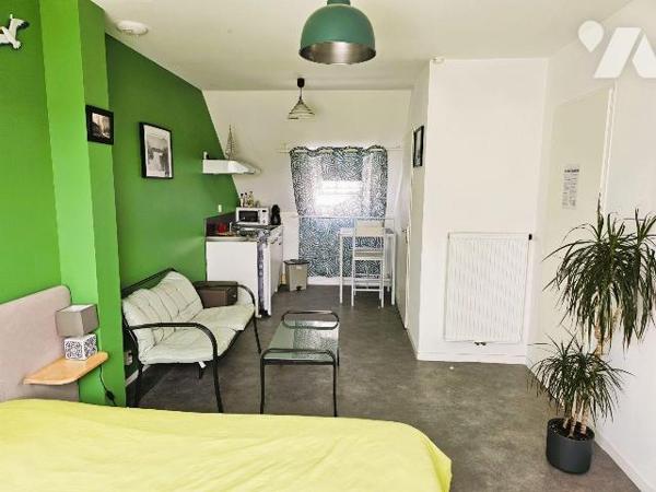 Cancale, proches commerces, maison de 2021, avec possibilité de 3 logements. Au  rez-de-chaussé...