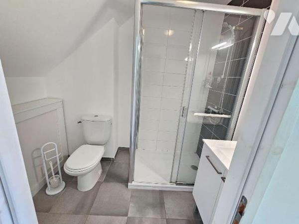 Cancale, proches commerces, maison de 2021, avec possibilité de 3 logements. Au  rez-de-chaussé...