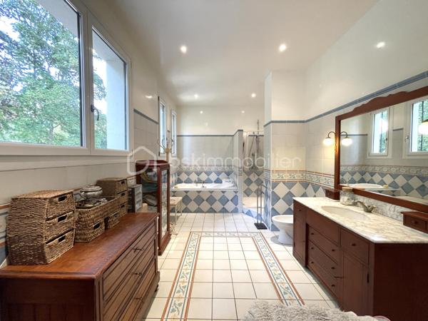 Maison traditionnelle de 263,04 m²