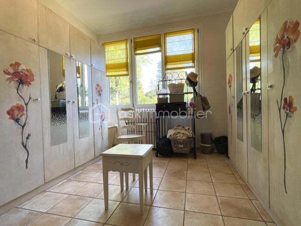 Maison traditionnelle de 263,04 m²