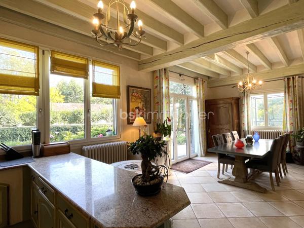 Maison traditionnelle de 263,04 m²