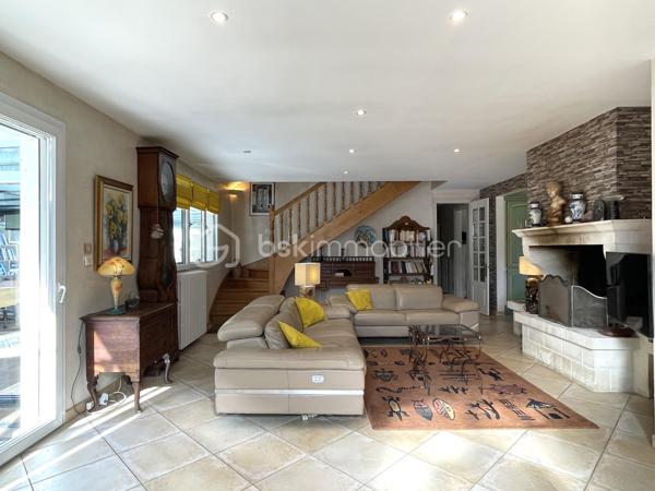 Maison traditionnelle de 263,04 m²