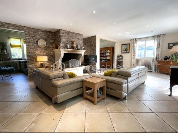 Maison traditionnelle de 263,04 m²