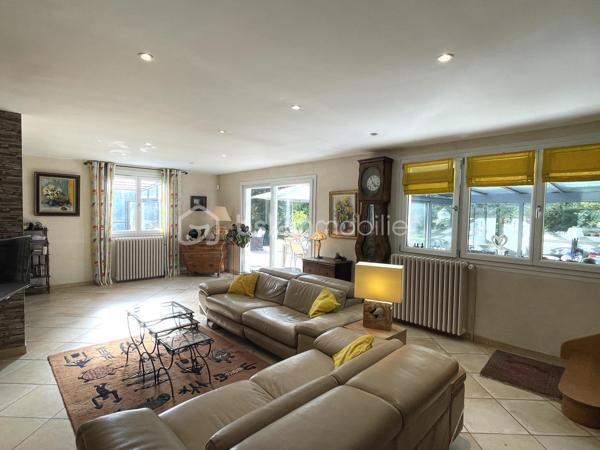 Maison traditionnelle de 263,04 m²