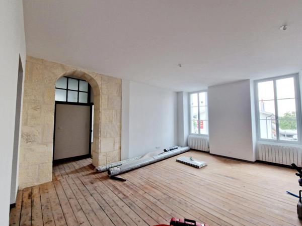 Immeuble de rapport centre ville historique Saint Jean d'Angely