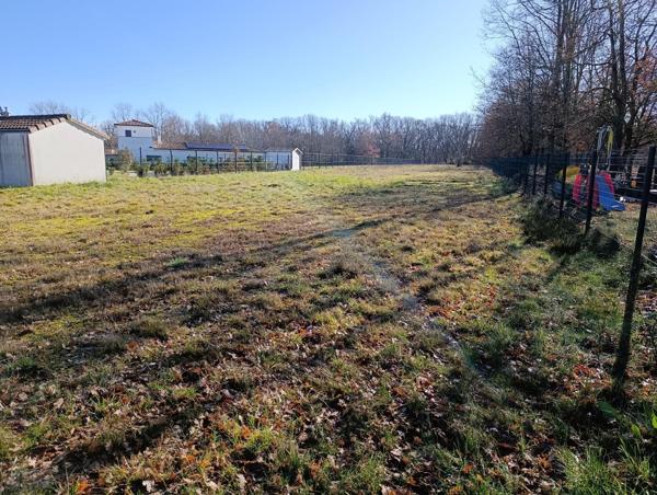 Terrain à bâtir dans un cadre privilégié!