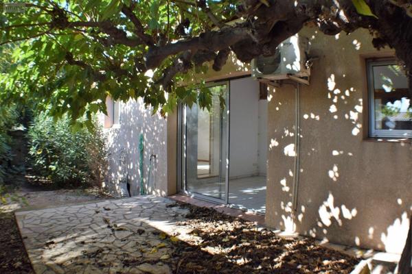 Autres types de maison à vendre à Mouriès dans les Bouches-du-Rhône (13890), ref : 075/119   
CENTRE VILLE