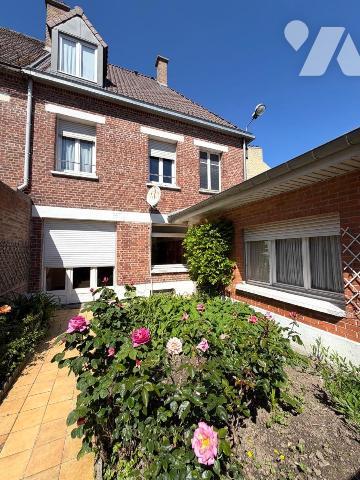 A découvrir chez Notaires Flandres Littoral: Maison 1 mitoyenneté au coeur de Bergues avec gara...