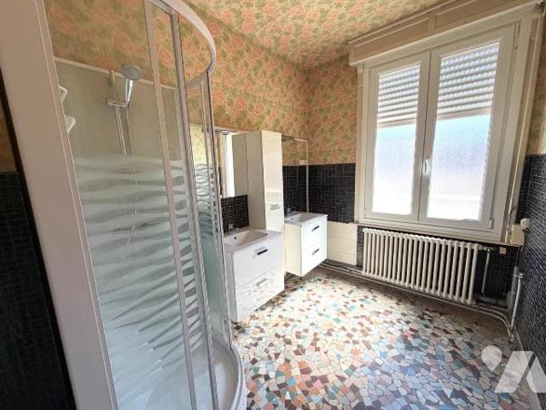 A découvrir chez Notaires Flandres Littoral: Maison 1 mitoyenneté au coeur de Bergues avec gara...