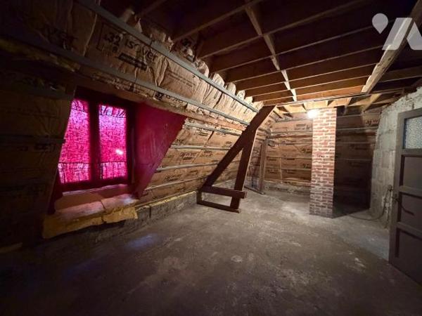 A découvrir chez Notaires Flandres Littoral: Maison 1 mitoyenneté au coeur de Bergues avec gara...