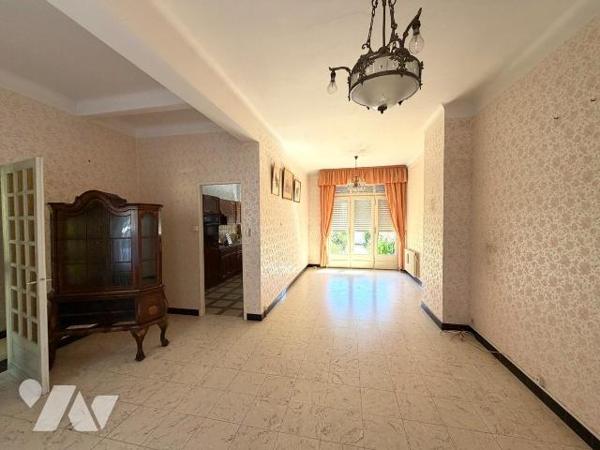 A découvrir chez Notaires Flandres Littoral: Maison 1 mitoyenneté au coeur de Bergues avec gara...