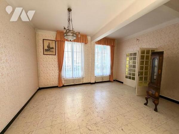 A découvrir chez Notaires Flandres Littoral: Maison 1 mitoyenneté au coeur de Bergues avec gara...