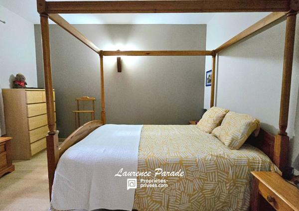 Maison avec sous sol annexe piscine parc