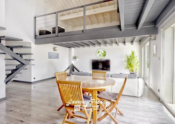 Maison avec sous sol annexe piscine parc