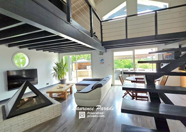 Maison avec sous sol annexe piscine parc