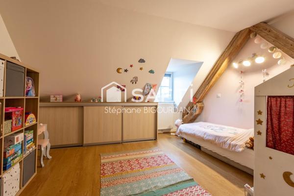 Duplex Ecole-Valentin La Mission : T6, 115m², rénové