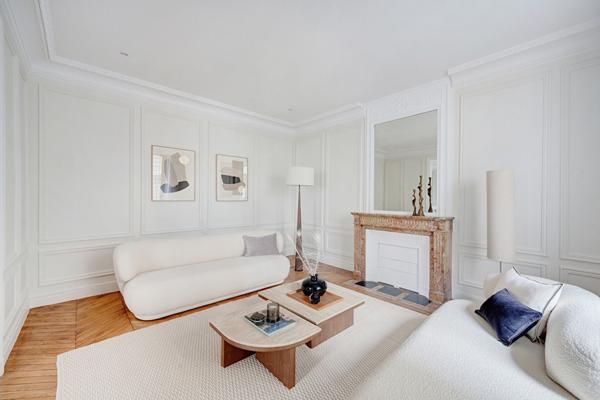 Luxueux Appartement Haussmannien 2 chambres - refait à neuf - 105 m2