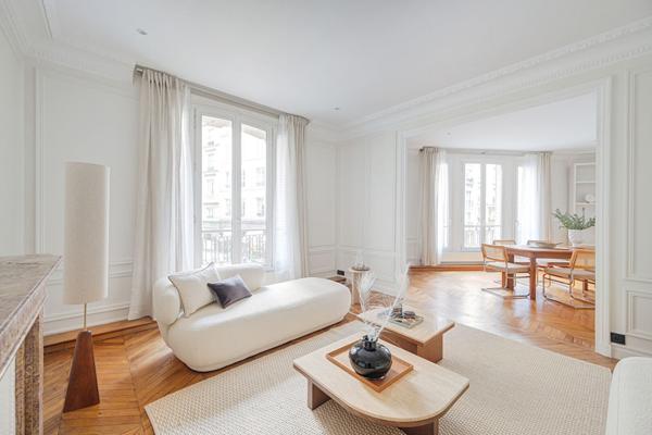 Luxueux Appartement Haussmannien 2 chambres - refait à neuf - 105 m2