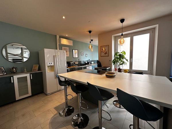 Appartement Lons-Le-Saunier / 4 pièces / 3 chambres / 144.58 m²