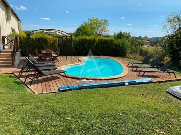 CHALAIS - MAISON EN PIERRE 4 CHAMBRES AVEC PISCINE