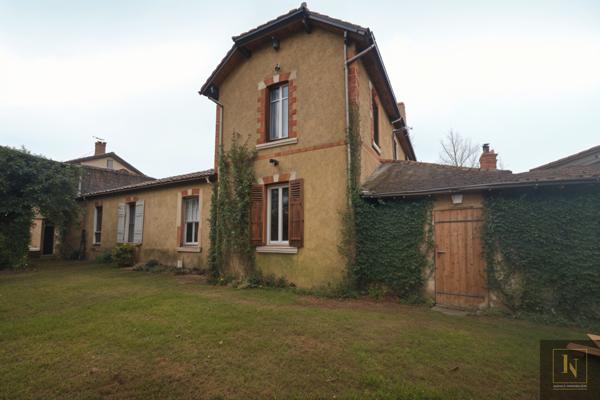 Maison
                                                                                                                                                                                                                                                                                                                        9 pièce(s)                                                                                                                                                                                                          5 chambre(s)                                                                                                                                                                                                          220  m²