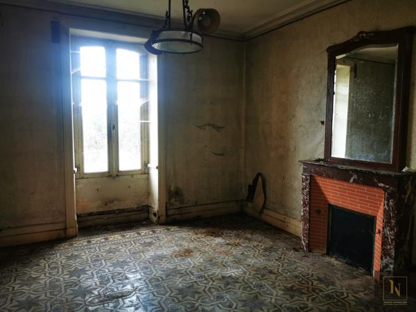 Maison
                                                                                                                                                                                                                                                                                                                        9 pièce(s)                                                                                                                                                                                                          5 chambre(s)                                                                                                                                                                                                          220  m²