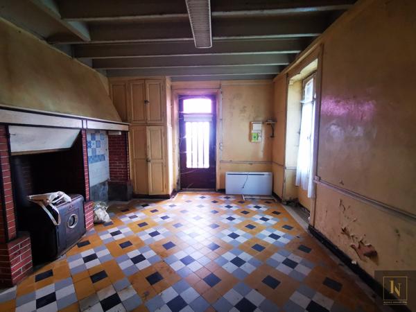Maison
                                                                                                                                                                                                                                                                                                                        9 pièce(s)                                                                                                                                                                                                          5 chambre(s)                                                                                                                                                                                                          220  m²