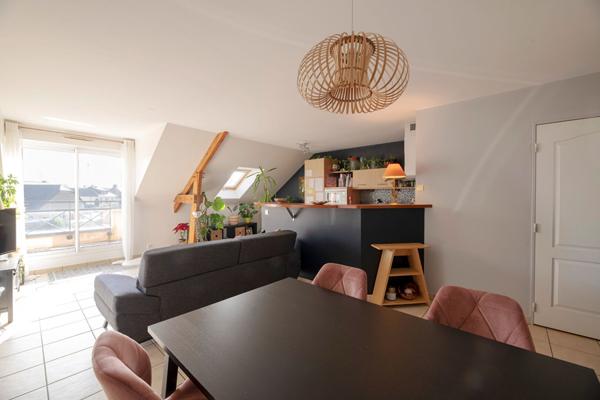 NOUVEAU ! Centre ville - Grand 2 pièces - 52 m2 - Balcon - dernier étage - Stationnement et cave