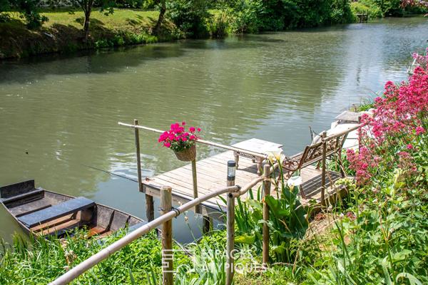 La vie au fil de l’eau: grande maison bourgeoise en coeur de village