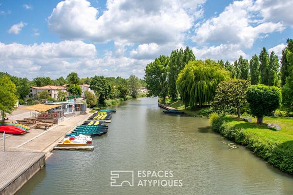 La vie au fil de l’eau: grande maison bourgeoise en coeur de village